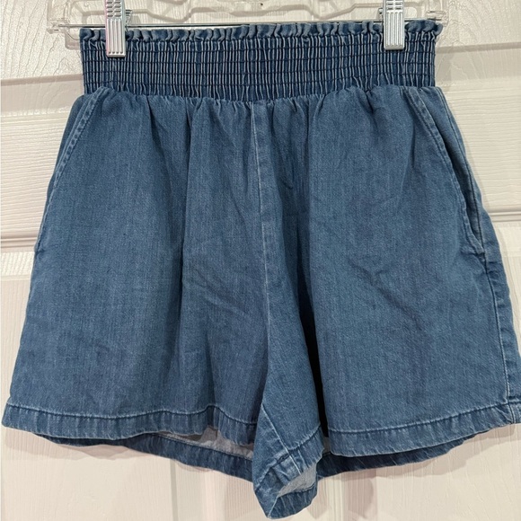 Universal Thread Shorts with pockets - Picture 2 of 4